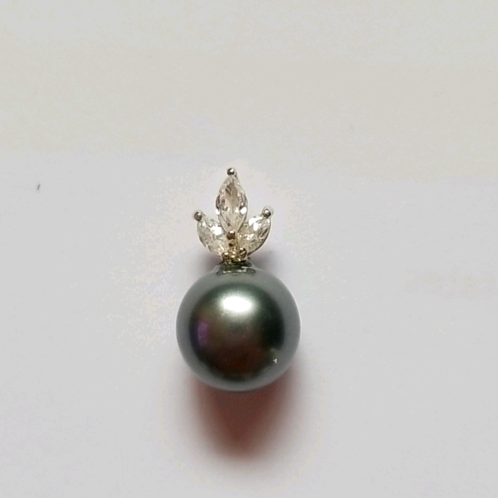 Black pearl and crystal pendant